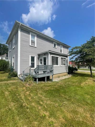 40 Lake St, Stoneboro, PA 16153, 5 Bedrooms Bedrooms, 12 Rooms Rooms,2 BathroomsBathrooms,Residential,For Sale,Lake St,1711568