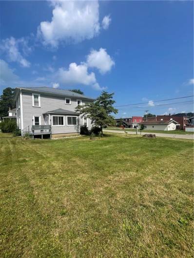 40 Lake St, Stoneboro, PA 16153, 5 Bedrooms Bedrooms, 12 Rooms Rooms,2 BathroomsBathrooms,Residential,For Sale,Lake St,1711568
