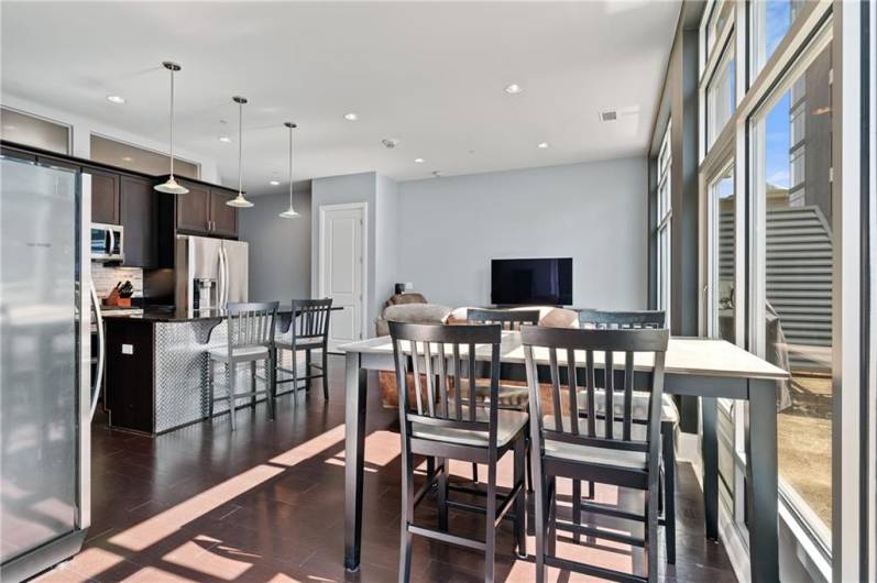 301 5th Ave, Pittsburgh, PA 15222, 2 Bedrooms Bedrooms, 7 Rooms Rooms,2 BathroomsBathrooms,Residential,For Sale,5th Ave,1711576