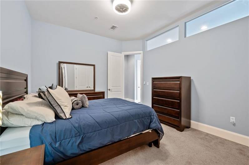301 5th Ave, Pittsburgh, PA 15222, 2 Bedrooms Bedrooms, 7 Rooms Rooms,2 BathroomsBathrooms,Residential,For Sale,5th Ave,1711576