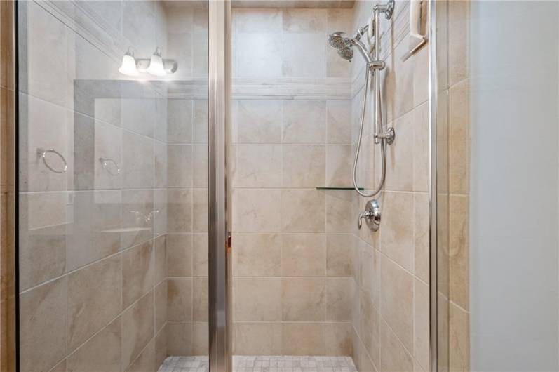 301 5th Ave, Pittsburgh, PA 15222, 2 Bedrooms Bedrooms, 7 Rooms Rooms,2 BathroomsBathrooms,Residential,For Sale,5th Ave,1711576