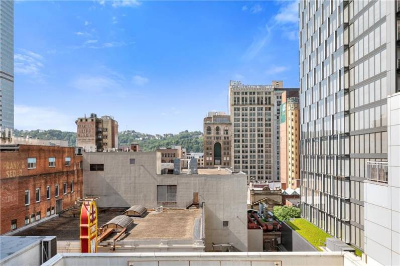 301 5th Ave, Pittsburgh, PA 15222, 2 Bedrooms Bedrooms, 7 Rooms Rooms,2 BathroomsBathrooms,Residential,For Sale,5th Ave,1711576