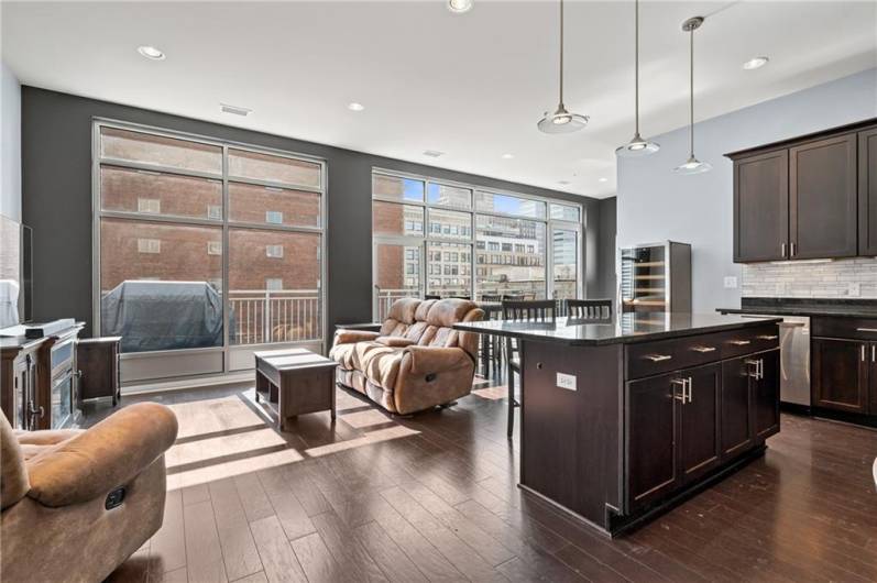 301 5th Ave, Pittsburgh, PA 15222, 2 Bedrooms Bedrooms, 7 Rooms Rooms,2 BathroomsBathrooms,Residential,For Sale,5th Ave,1711576