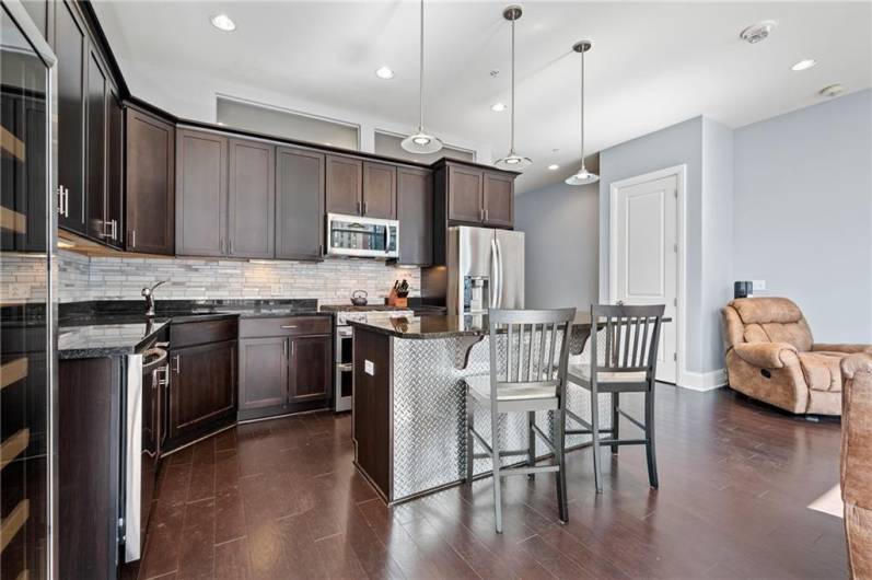 301 5th Ave, Pittsburgh, PA 15222, 2 Bedrooms Bedrooms, 7 Rooms Rooms,2 BathroomsBathrooms,Residential,For Sale,5th Ave,1711576