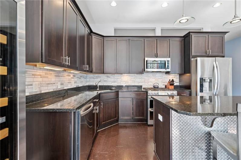 301 5th Ave, Pittsburgh, PA 15222, 2 Bedrooms Bedrooms, 7 Rooms Rooms,2 BathroomsBathrooms,Residential,For Sale,5th Ave,1711576
