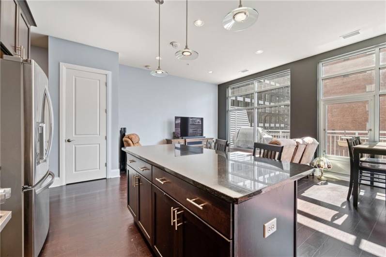 301 5th Ave, Pittsburgh, PA 15222, 2 Bedrooms Bedrooms, 7 Rooms Rooms,2 BathroomsBathrooms,Residential,For Sale,5th Ave,1711576