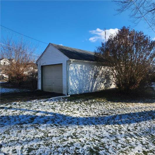 1602 National St, New Castle, PA 16101, 3 Bedrooms Bedrooms, 6 Rooms Rooms,1 BathroomBathrooms,Residential,For Sale,National St,1711577