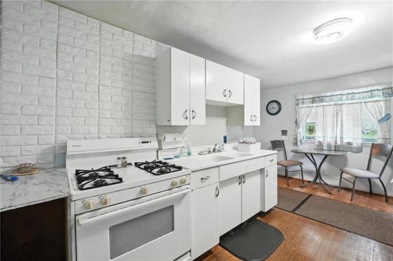 339 E Market St, Mercer, PA 16137, 3 Bedrooms Bedrooms, ,1.1 BathroomsBathrooms,Residential,For Sale,E Market St,1711578