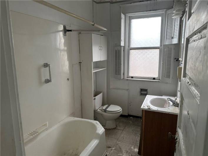 1532 Orangewood Ave, Pittsburgh, PA 15216, 3 Bedrooms Bedrooms, 8 Rooms Rooms,1 BathroomBathrooms,Residential,For Sale,Orangewood Ave,1711584
