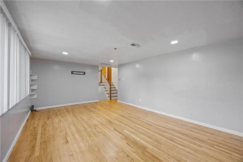 5488 Wolfe Drive, Pittsburgh, PA 15236, 4 Bedrooms Bedrooms, 9 Rooms Rooms,2 BathroomsBathrooms,Residential,For Sale,Wolfe Drive,0,1711607