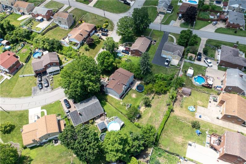 5488 Wolfe Drive, Pittsburgh, PA 15236, 4 Bedrooms Bedrooms, 9 Rooms Rooms,2 BathroomsBathrooms,Residential,For Sale,Wolfe Drive,0,1711607