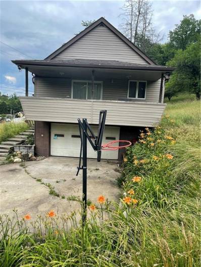 262 Twin Bridges Rd, Charleroi, PA 15022, 2 Bedrooms Bedrooms, ,1 BathroomBathrooms,Residential,For Sale,Twin Bridges Rd,0,1711618