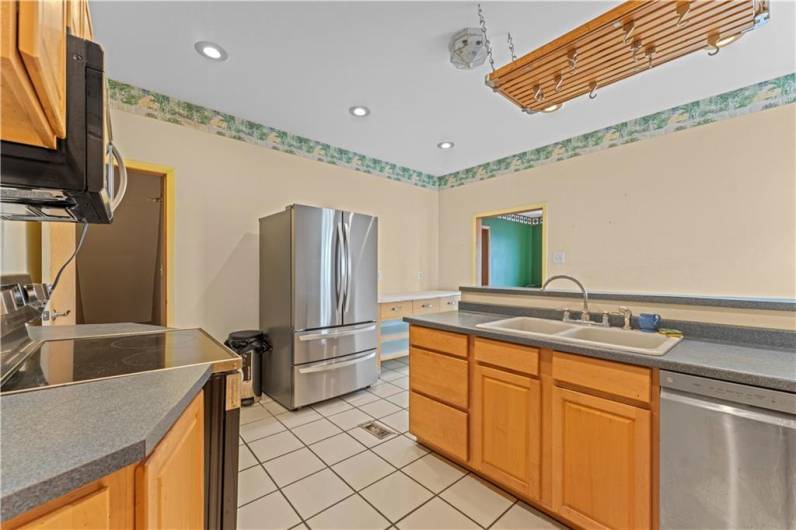213 Pennsylvania Ave, Pittsburgh, PA 15202, 2 Bedrooms Bedrooms, ,1 BathroomBathrooms,Residential,For Sale,Pennsylvania Ave,1711623
