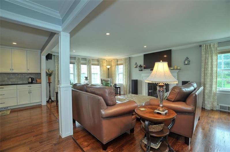 79 W Manilla Avenue, Pittsburgh, PA 15220, 3 Bedrooms Bedrooms, 9 Rooms Rooms,3.1 BathroomsBathrooms,Residential,For Sale,W Manilla Avenue,0,1711626
