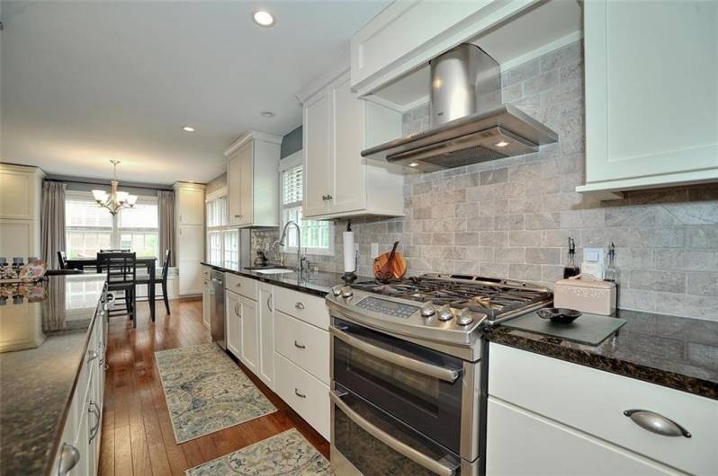 79 W Manilla Avenue, Pittsburgh, PA 15220, 3 Bedrooms Bedrooms, 9 Rooms Rooms,3.1 BathroomsBathrooms,Residential,For Sale,W Manilla Avenue,0,1711626