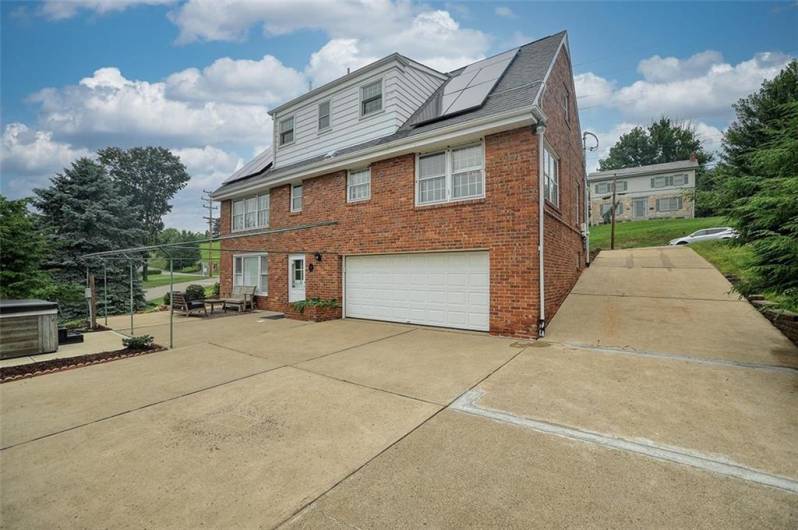 79 W Manilla Avenue, Pittsburgh, PA 15220, 3 Bedrooms Bedrooms, 9 Rooms Rooms,3.1 BathroomsBathrooms,Residential,For Sale,W Manilla Avenue,0,1711626