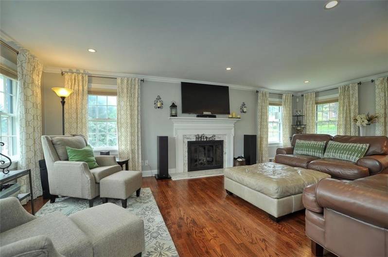 79 W Manilla Avenue, Pittsburgh, PA 15220, 3 Bedrooms Bedrooms, 9 Rooms Rooms,3.1 BathroomsBathrooms,Residential,For Sale,W Manilla Avenue,0,1711626