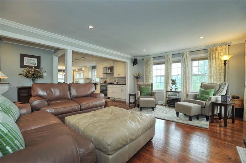 79 W Manilla Avenue, Pittsburgh, PA 15220, 3 Bedrooms Bedrooms, 9 Rooms Rooms,3.1 BathroomsBathrooms,Residential,For Sale,W Manilla Avenue,0,1711626