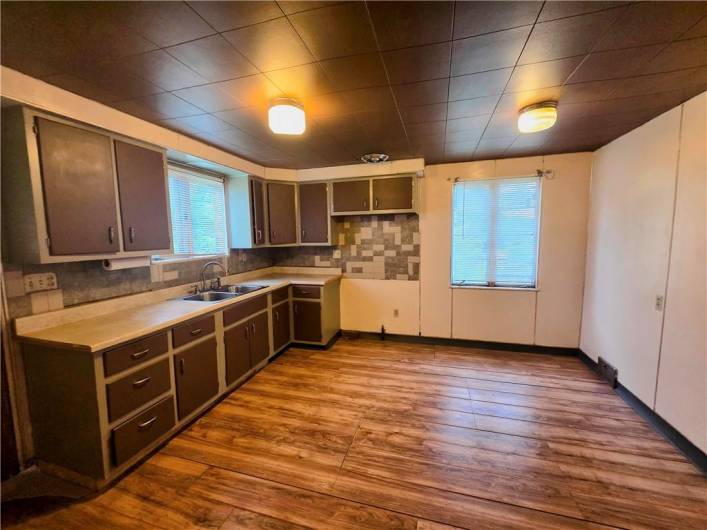 412 Viola Ave, Duquesne, PA 15110, 2 Bedrooms Bedrooms, 4 Rooms Rooms,1 BathroomBathrooms,Residential,For Sale,Viola Ave,0,1711633