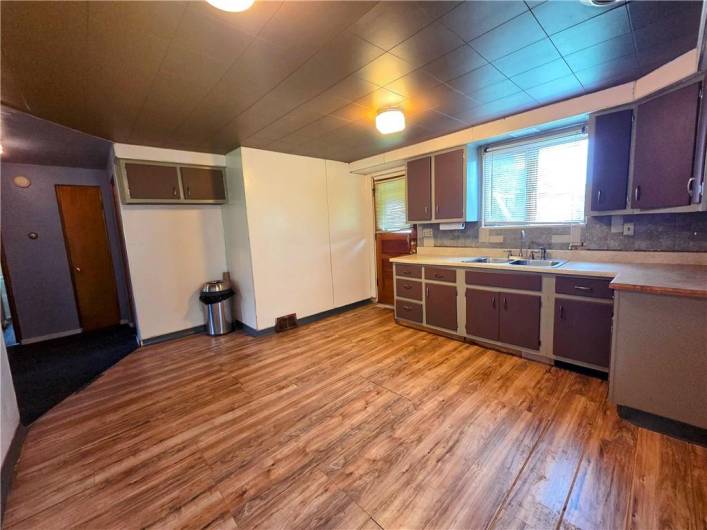 412 Viola Ave, Duquesne, PA 15110, 2 Bedrooms Bedrooms, 4 Rooms Rooms,1 BathroomBathrooms,Residential,For Sale,Viola Ave,0,1711633