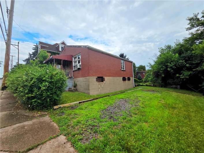 412 Viola Ave, Duquesne, PA 15110, 2 Bedrooms Bedrooms, 4 Rooms Rooms,1 BathroomBathrooms,Residential,For Sale,Viola Ave,0,1711633