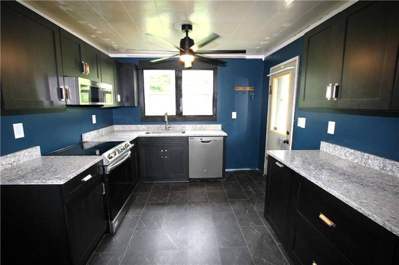216 Duffy Dr, Coraopolis, PA 15108, 2 Bedrooms Bedrooms, 7 Rooms Rooms,2 BathroomsBathrooms,Residential,For Sale,Duffy Dr,0,1711635