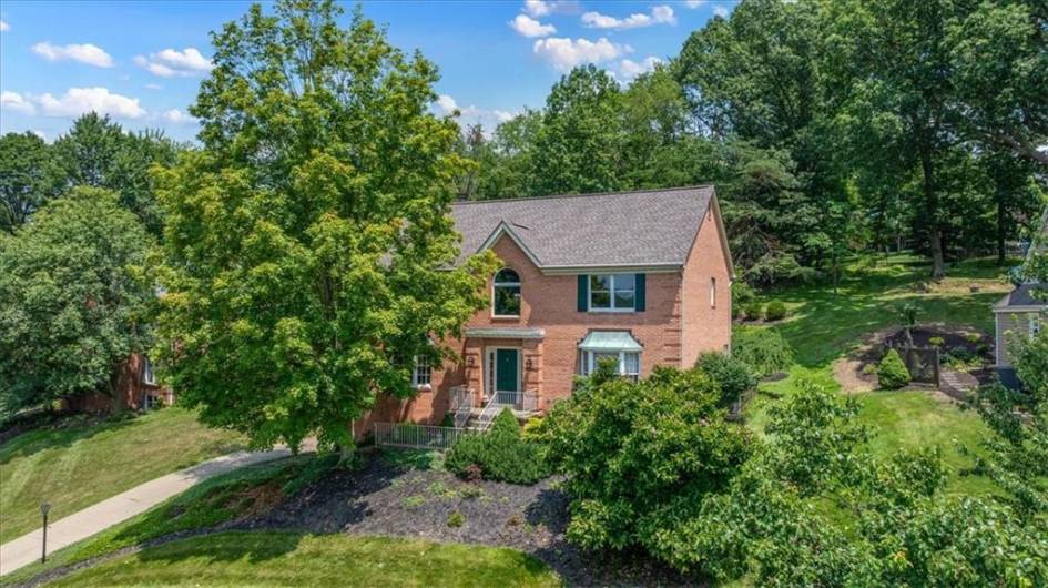 2403 Ramblewood Dr, Wexford, PA 15090, 4 Bedrooms Bedrooms, 11 Rooms Rooms,2.1 BathroomsBathrooms,Residential,For Sale,Ramblewood Dr,0,1711636
