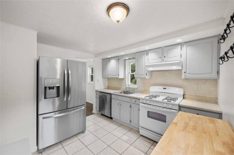 306 Drexel Dr, Monroeville, PA 15146, 3 Bedrooms Bedrooms, 9 Rooms Rooms,1.1 BathroomsBathrooms,Residential,For Sale,Drexel Dr,1700201