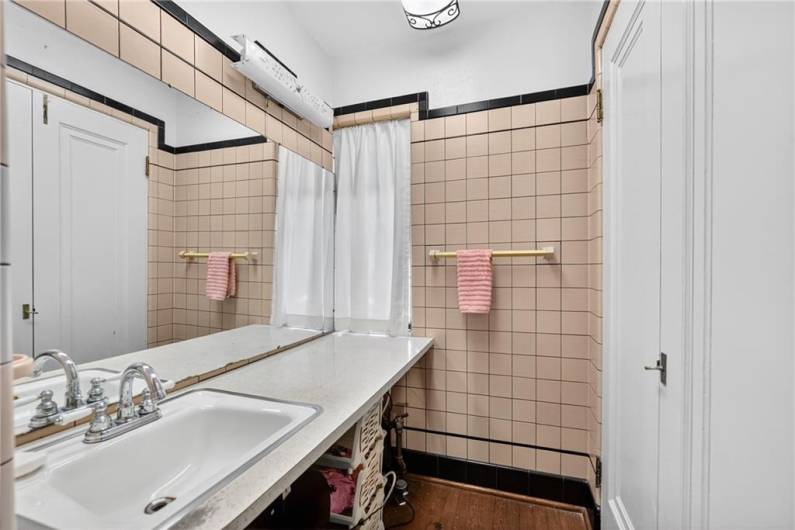 510 7th Street, Beaver Falls, PA 15010, 5 Bedrooms Bedrooms, 12 Rooms Rooms,2.3 BathroomsBathrooms,Residential,For Sale,7th Street,1710944