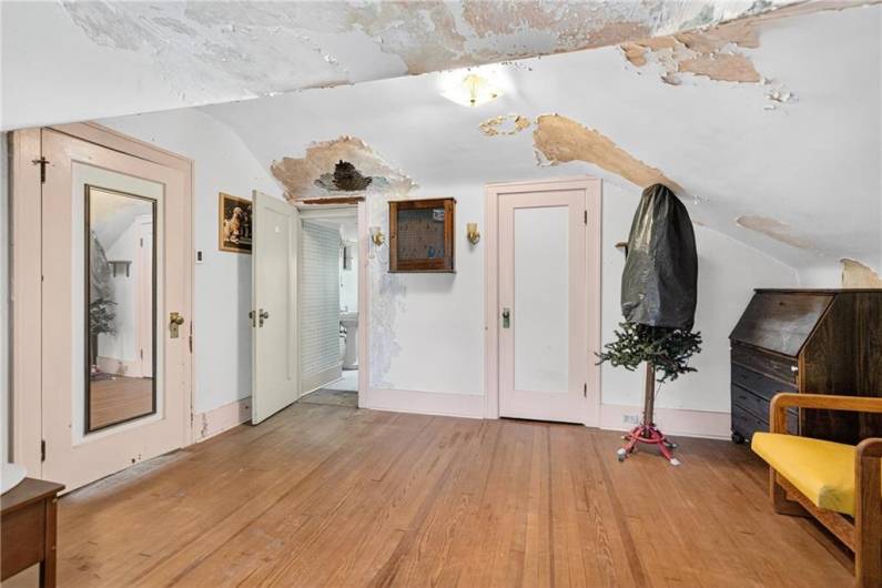 510 7th Street, Beaver Falls, PA 15010, 5 Bedrooms Bedrooms, 12 Rooms Rooms,2.3 BathroomsBathrooms,Residential,For Sale,7th Street,1710944