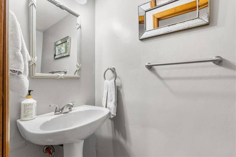 201 Pinkerton Rd, Wexford, PA 15090, 3 Bedrooms Bedrooms, 9 Rooms Rooms,1.2 BathroomsBathrooms,Residential,For Sale,Pinkerton Rd,1711313