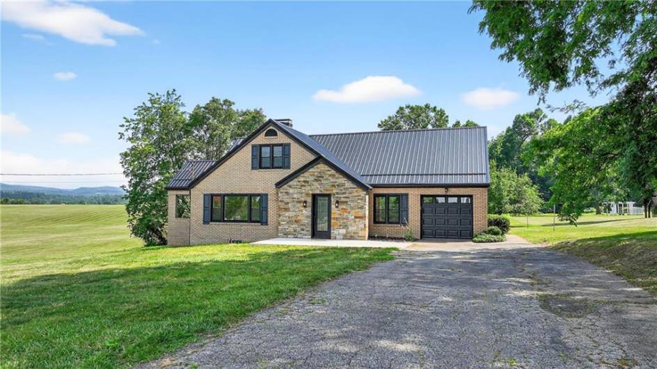 545 Vanderbilt Rd, Connellsville, PA 15425, 4 Bedrooms Bedrooms, 7 Rooms Rooms,3 BathroomsBathrooms,Residential,For Sale,Vanderbilt Rd,1711414