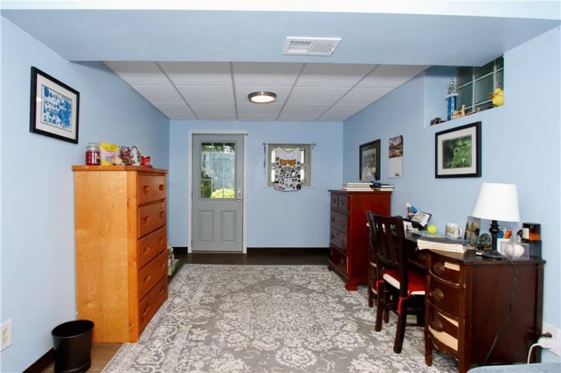 731 Kewanna Ave, Pittsburgh, PA 15234, 2 Bedrooms Bedrooms, 8 Rooms Rooms,1.1 BathroomsBathrooms,Residential,For Sale,Kewanna Ave,1711511