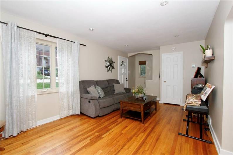 731 Kewanna Ave, Pittsburgh, PA 15234, 2 Bedrooms Bedrooms, 8 Rooms Rooms,1.1 BathroomsBathrooms,Residential,For Sale,Kewanna Ave,1711511