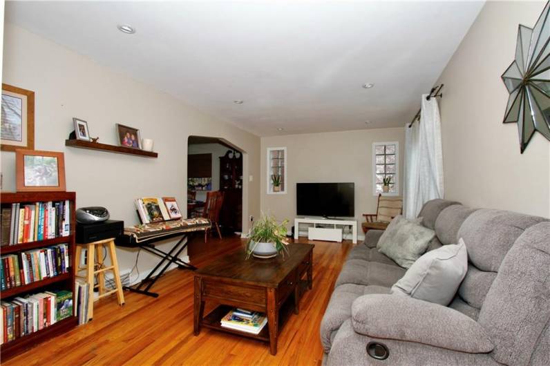 731 Kewanna Ave, Pittsburgh, PA 15234, 2 Bedrooms Bedrooms, 8 Rooms Rooms,1.1 BathroomsBathrooms,Residential,For Sale,Kewanna Ave,1711511