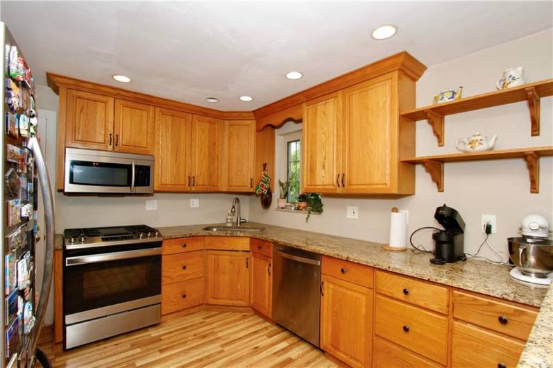 731 Kewanna Ave, Pittsburgh, PA 15234, 2 Bedrooms Bedrooms, 8 Rooms Rooms,1.1 BathroomsBathrooms,Residential,For Sale,Kewanna Ave,1711511