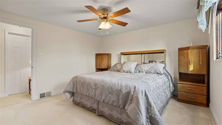 11 Sunnycrest Drive, Cecil, PA 15321, 3 Bedrooms Bedrooms, 6 Rooms Rooms,3 BathroomsBathrooms,Residential,For Sale,Sunnycrest Drive,1711532