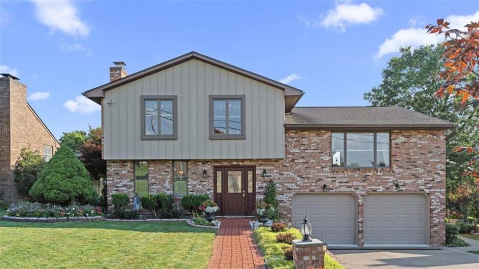 11 Sunnycrest Drive, Cecil, PA 15321, 3 Bedrooms Bedrooms, 6 Rooms Rooms,3 BathroomsBathrooms,Residential,For Sale,Sunnycrest Drive,1711532