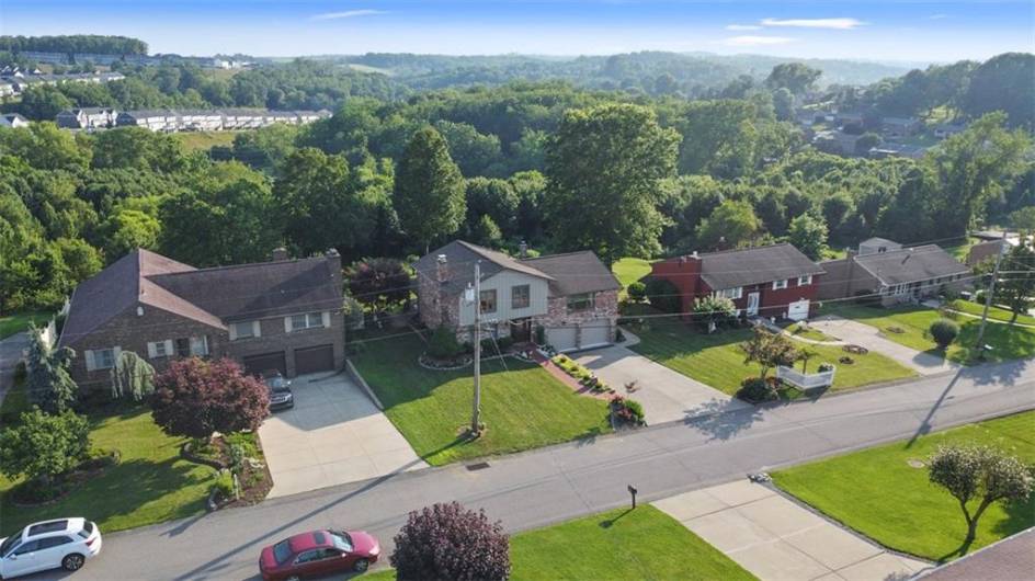 11 Sunnycrest Drive, Cecil, PA 15321, 3 Bedrooms Bedrooms, 6 Rooms Rooms,3 BathroomsBathrooms,Residential,For Sale,Sunnycrest Drive,1711532
