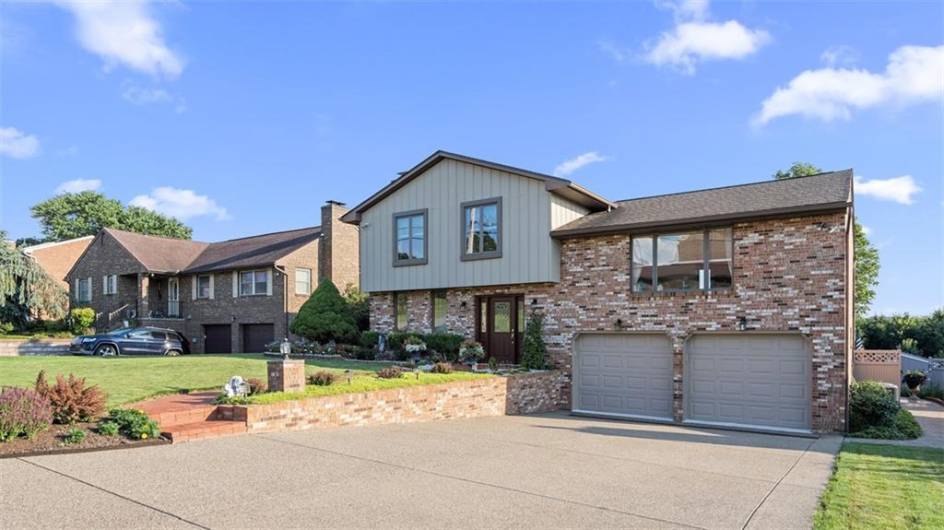 11 Sunnycrest Drive, Cecil, PA 15321, 3 Bedrooms Bedrooms, 6 Rooms Rooms,3 BathroomsBathrooms,Residential,For Sale,Sunnycrest Drive,1711532