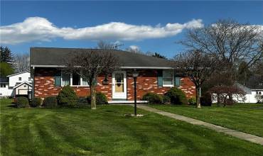 585 8th St, Sharpsville, PA 16150, 2 Bedrooms Bedrooms, ,1 BathroomBathrooms,Residential,For Sale,8th St,1711648
