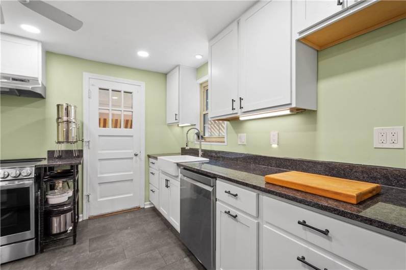 25 Love Place, Pittsburgh, PA 15218, 3 Bedrooms Bedrooms, 8 Rooms Rooms,2.1 BathroomsBathrooms,Residential,For Sale,Love Place,1711562
