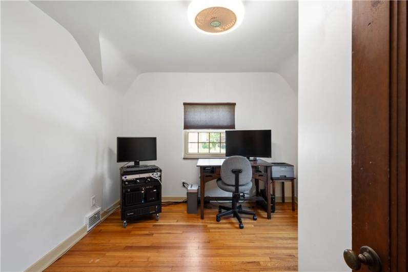 25 Love Place, Pittsburgh, PA 15218, 3 Bedrooms Bedrooms, 8 Rooms Rooms,2.1 BathroomsBathrooms,Residential,For Sale,Love Place,1711562