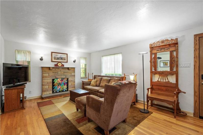 25 Love Place, Pittsburgh, PA 15218, 3 Bedrooms Bedrooms, 8 Rooms Rooms,2.1 BathroomsBathrooms,Residential,For Sale,Love Place,1711562