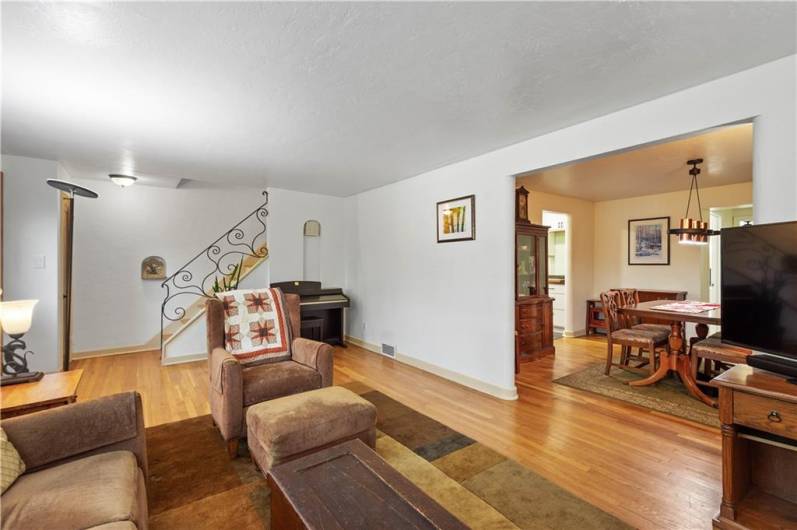 25 Love Place, Pittsburgh, PA 15218, 3 Bedrooms Bedrooms, 8 Rooms Rooms,2.1 BathroomsBathrooms,Residential,For Sale,Love Place,1711562