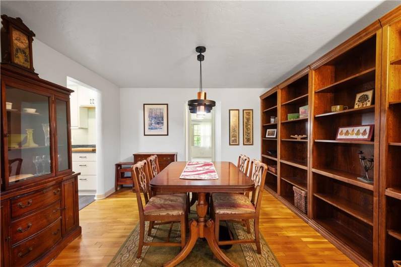 25 Love Place, Pittsburgh, PA 15218, 3 Bedrooms Bedrooms, 8 Rooms Rooms,2.1 BathroomsBathrooms,Residential,For Sale,Love Place,1711562