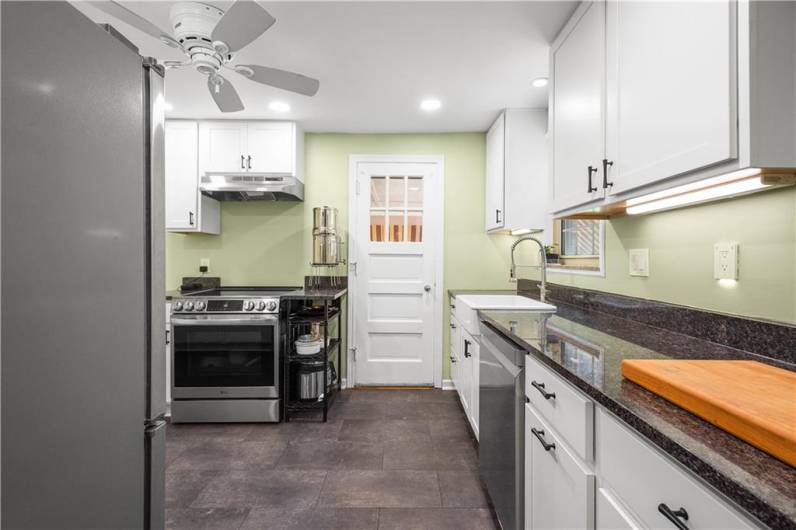 25 Love Place, Pittsburgh, PA 15218, 3 Bedrooms Bedrooms, 8 Rooms Rooms,2.1 BathroomsBathrooms,Residential,For Sale,Love Place,1711562