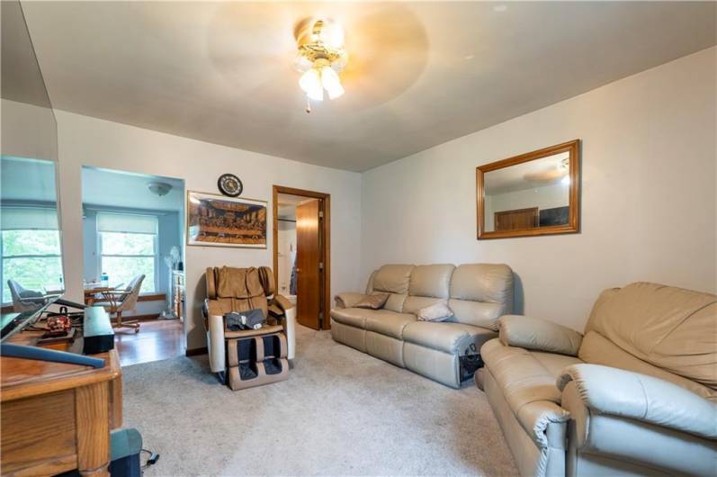 427 Reamer Ave, Carnegie, PA 15106, 2 Bedrooms Bedrooms, 9 Rooms Rooms,2 BathroomsBathrooms,Residential,For Sale,Reamer Ave,1711600