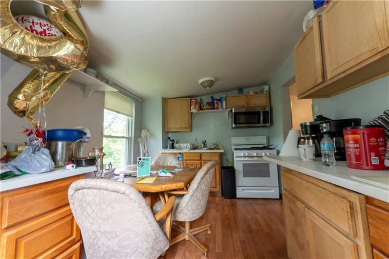 427 Reamer Ave, Carnegie, PA 15106, 2 Bedrooms Bedrooms, 9 Rooms Rooms,2 BathroomsBathrooms,Residential,For Sale,Reamer Ave,1711600