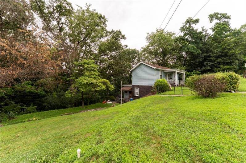 427 Reamer Ave, Carnegie, PA 15106, 2 Bedrooms Bedrooms, 9 Rooms Rooms,2 BathroomsBathrooms,Residential,For Sale,Reamer Ave,1711600